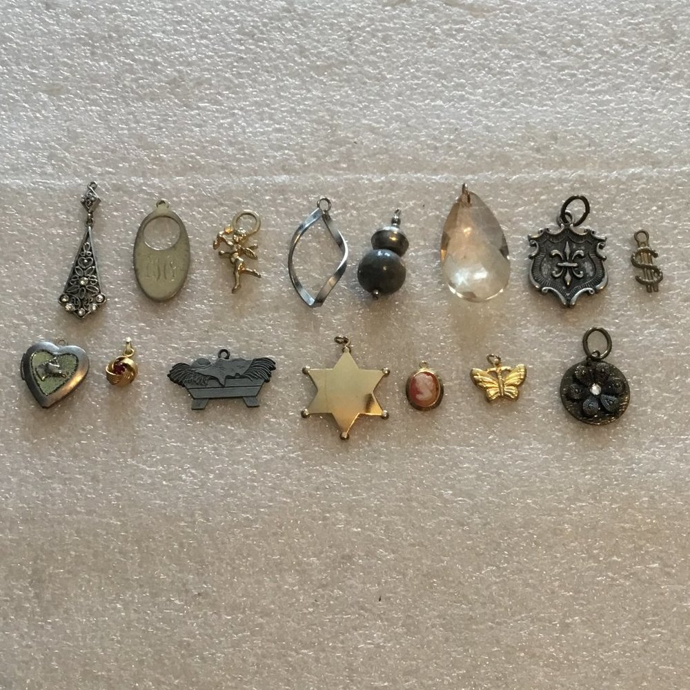 Lot of 15 vintage to now pendants for necklaces